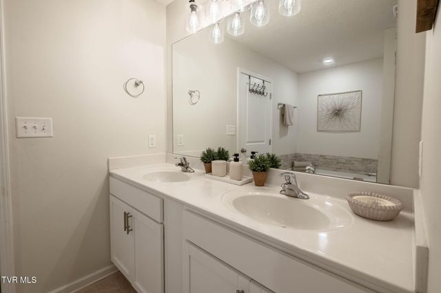 464 Brinkleys Way, Johnson City, TN 37615