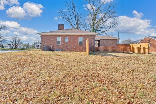 N 202 Bruffey ST, Salem, VA 24153