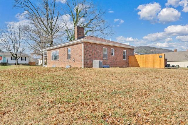 N 202 Bruffey ST, Salem, VA 24153