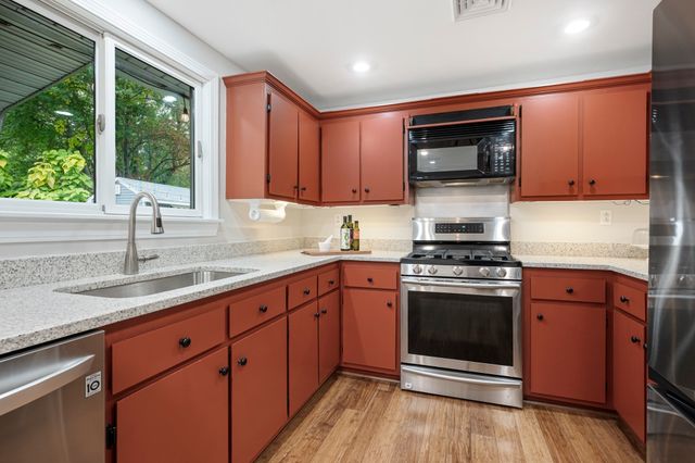 12 Kennedy Rd, Bellingham, MA 02019