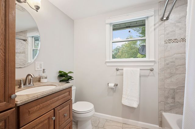 12 Kennedy Rd, Bellingham, MA 02019