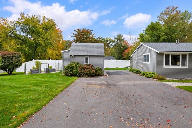 12 Kennedy Rd, Bellingham, MA 02019