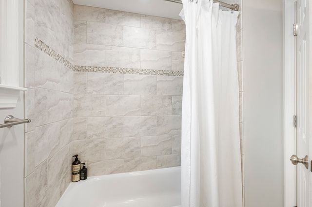 12 Kennedy Rd, Bellingham, MA 02019