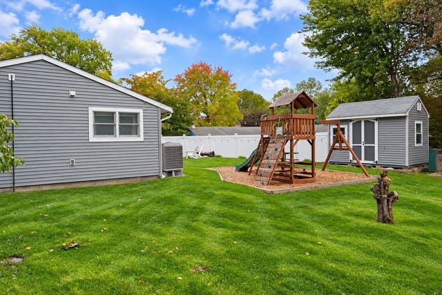 12 Kennedy Rd, Bellingham, MA 02019