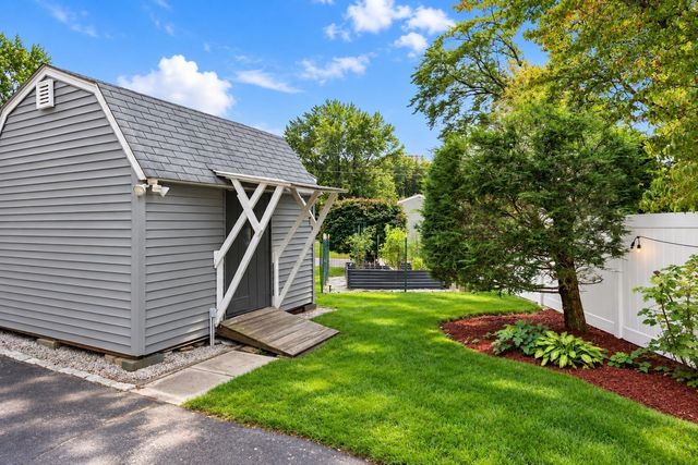 12 Kennedy Rd, Bellingham, MA 02019