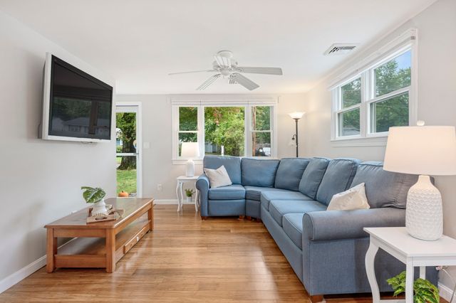 12 Kennedy Rd, Bellingham, MA 02019