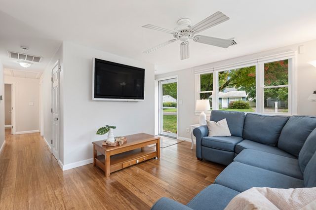 12 Kennedy Rd, Bellingham, MA 02019