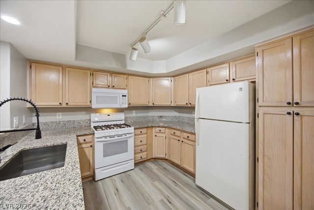 7950 West Flamingo Road 1017, Las Vegas, NV 89147