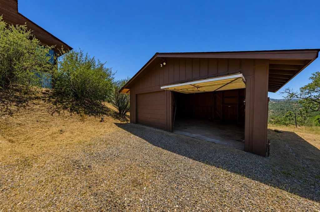 Image 14 of property listing at 32774 Road 400, Coarsegold, CA 93614