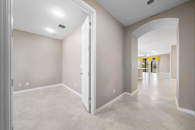 194 SE Courances Drive, Port St. Lucie, Port St Lucie, FL 34984