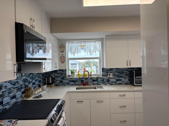 10 COLONIAL CLUB Drive 305, Boynton Beach, FL 33435