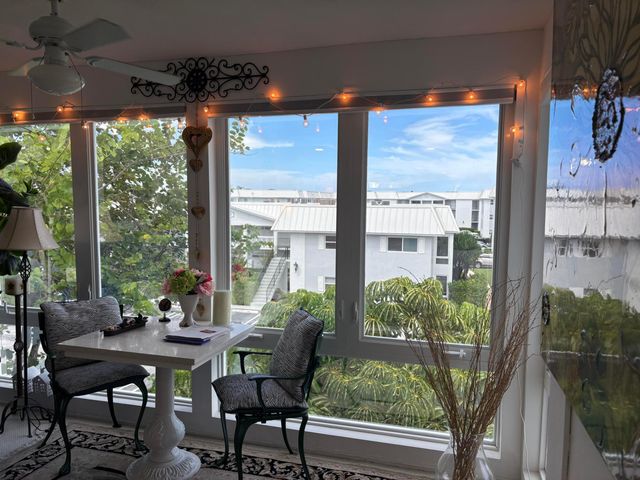10 COLONIAL CLUB Drive 305, Boynton Beach, FL 33435