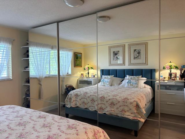 10 COLONIAL CLUB Drive 305, Boynton Beach, FL 33435