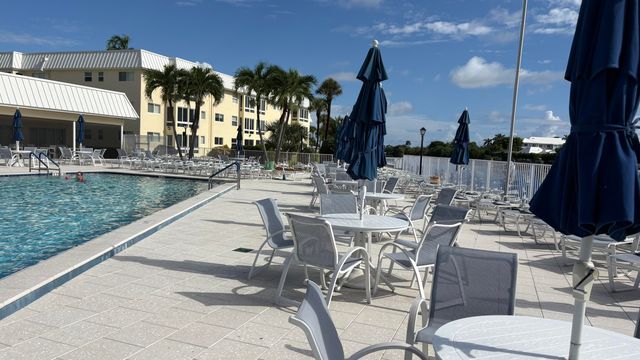 10 COLONIAL CLUB Drive 305, Boynton Beach, FL 33435