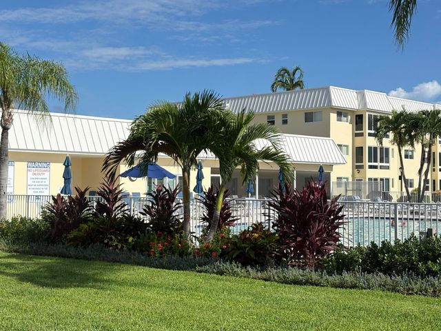 10 COLONIAL CLUB Drive 305, Boynton Beach, FL 33435