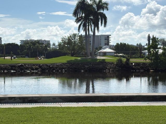 10 COLONIAL CLUB Drive 305, Boynton Beach, FL 33435