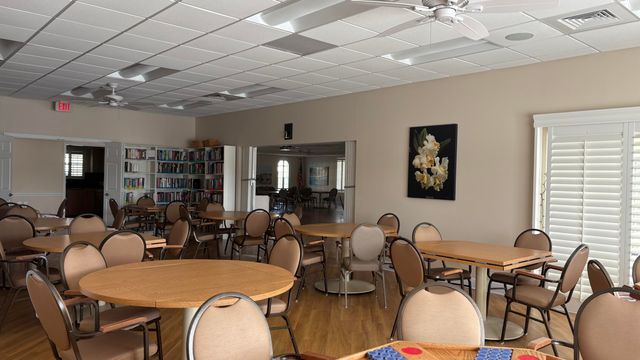 10 COLONIAL CLUB Drive 305, Boynton Beach, FL 33435