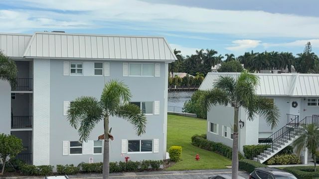 10 COLONIAL CLUB Drive 305, Boynton Beach, FL 33435