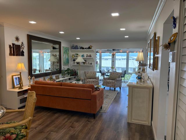 10 COLONIAL CLUB Drive 305, Boynton Beach, FL 33435