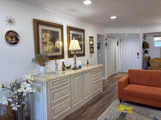 10 COLONIAL CLUB Drive 305, Boynton Beach, FL 33435