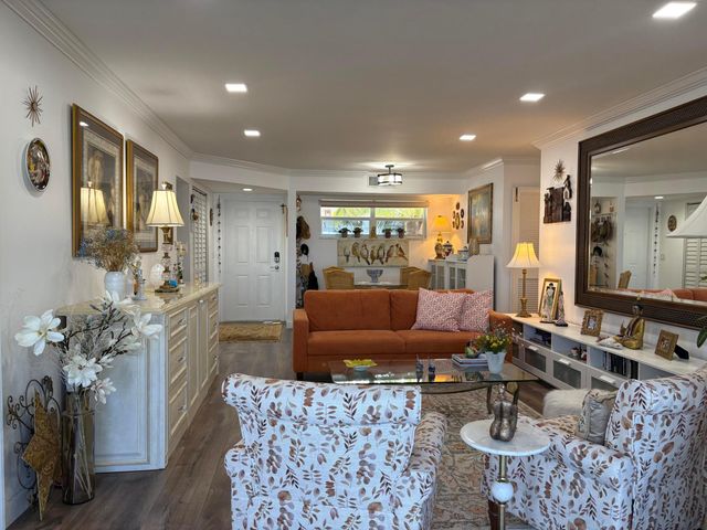 10 COLONIAL CLUB Drive 305, Boynton Beach, FL 33435