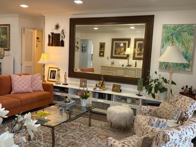 10 COLONIAL CLUB Drive 305, Boynton Beach, FL 33435