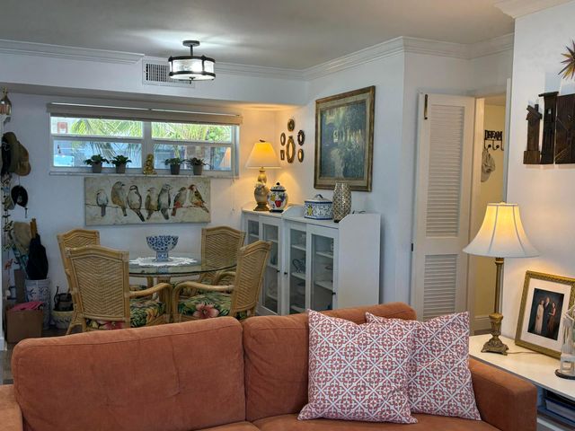 10 COLONIAL CLUB Drive 305, Boynton Beach, FL 33435