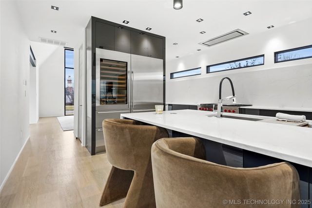 2501 S Columbia Avenue, Tulsa, OK 74114