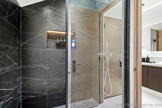 2501 S Columbia Avenue, Tulsa, OK 74114