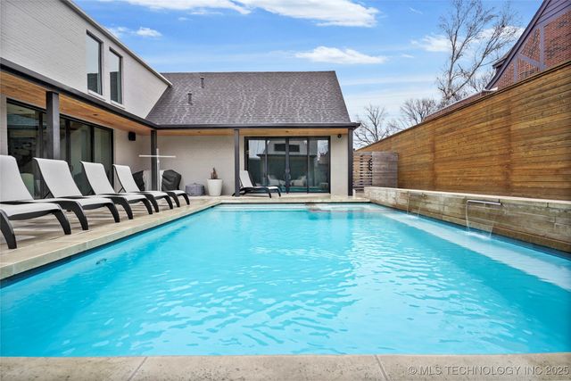 2501 S Columbia Avenue, Tulsa, OK 74114