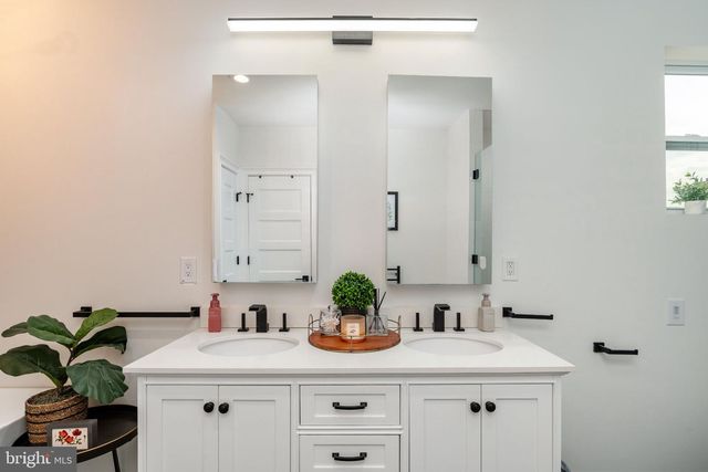 436 MANTON ST, Philadelphia, PA 19147