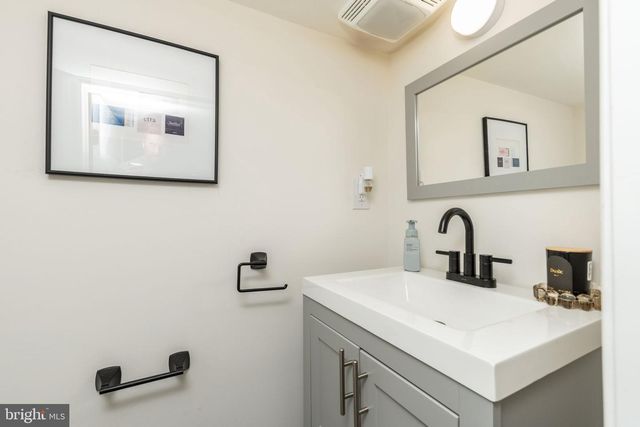 436 MANTON ST, Philadelphia, PA 19147