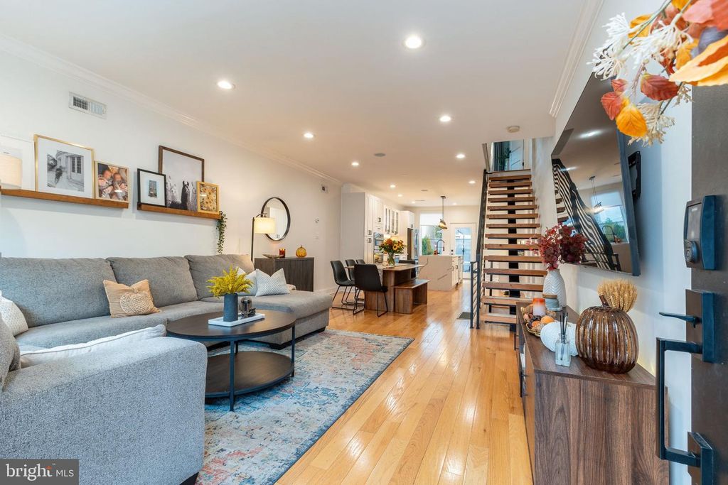 436 MANTON ST, Philadelphia, PA 19147