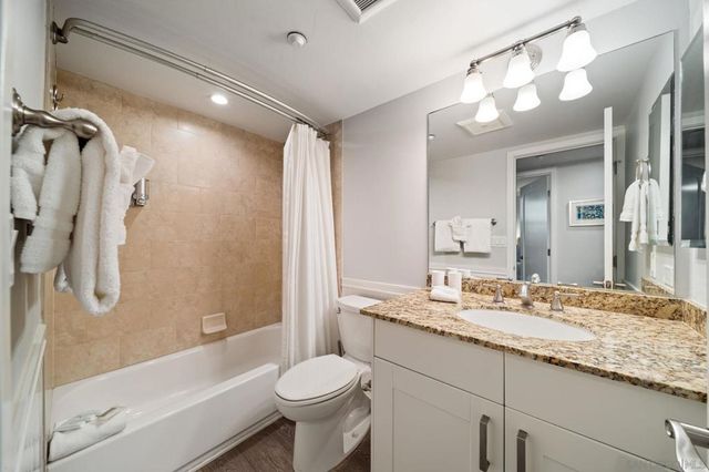 1221 Parker Pl 21, San Diego, CA 92109