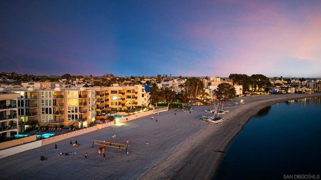 1221 Parker Pl 21, San Diego, CA 92109