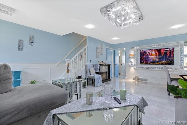 28264 Universal Drive, Warren, MI 48092