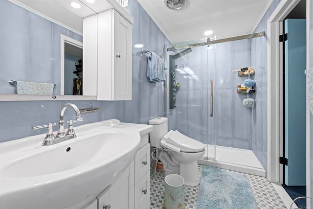 28264 Universal Drive, Warren, MI 48092