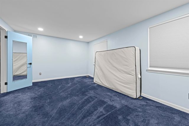 28264 Universal Drive, Warren, MI 48092