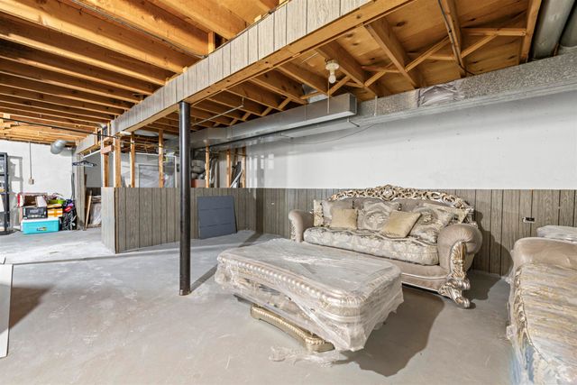 28264 Universal Drive, Warren, MI 48092