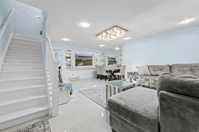 28264 Universal Drive, Warren, MI 48092