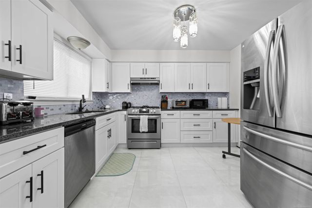 28264 Universal Drive, Warren, MI 48092