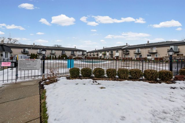 28264 Universal Drive, Warren, MI 48092