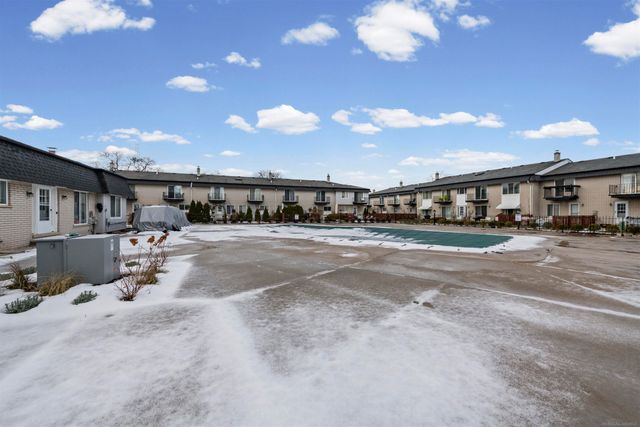 28264 Universal Drive, Warren, MI 48092