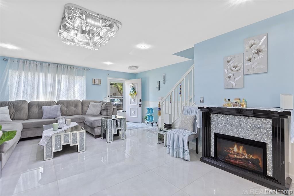 28264 Universal Drive, Warren, MI 48092