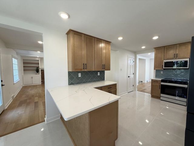 2118 HUNDRED OAKS CV, Germantown, TN 38139