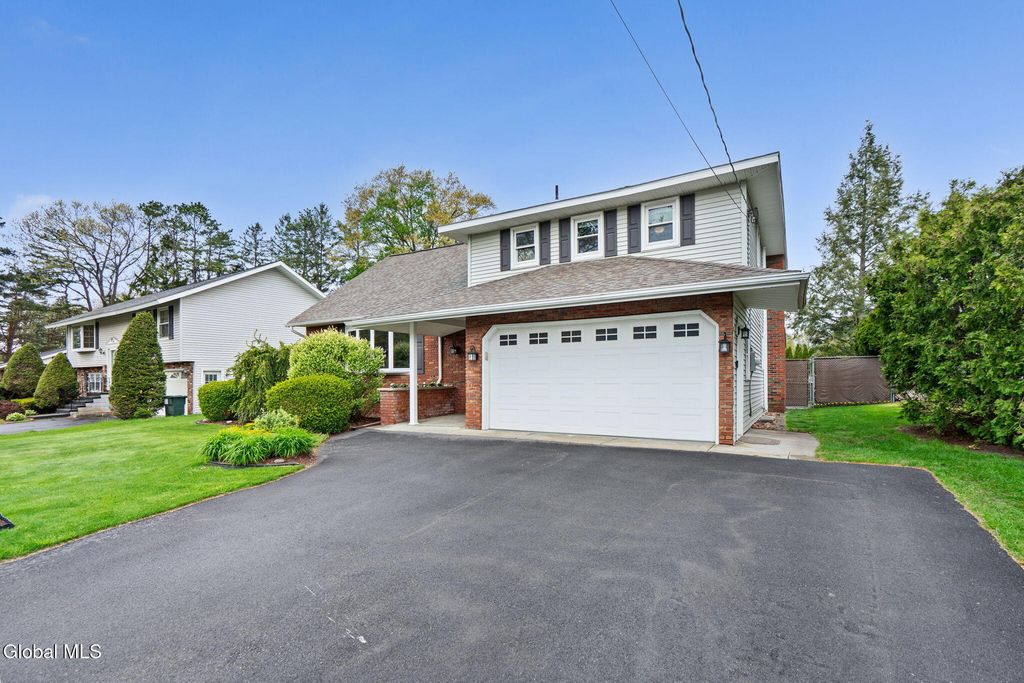 4 Colomba Drive, Rotterdam, NY 12306