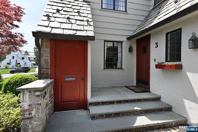 3 Hollis Drive, Ho-ho-kus, NJ 07423