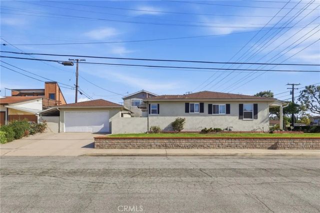 22939 Ocean Avenue, Torrance, CA 90505
