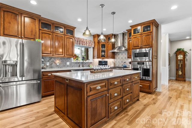1103 River Ridge Way, Lenoir, NC 28645
