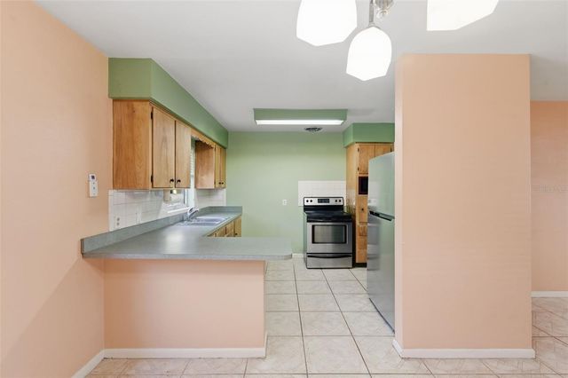 1715 W OVERPAR DRIVE, Tampa, FL 33612